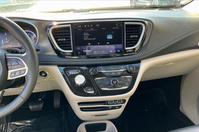 2022 chrysler pacifica hybrid touring l