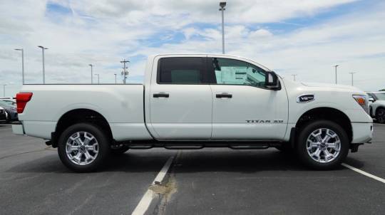 2024 Nissan Titan sv