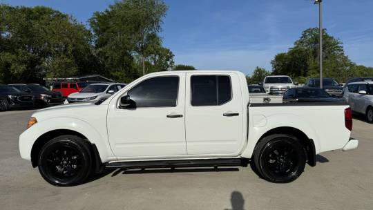 2021 Nissan Navara (Frontier) midnight edition