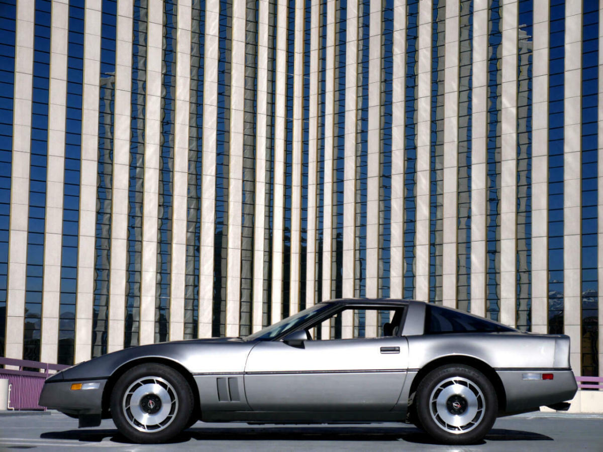 1985 chevrolet corvette 2dr hatchback coupe
