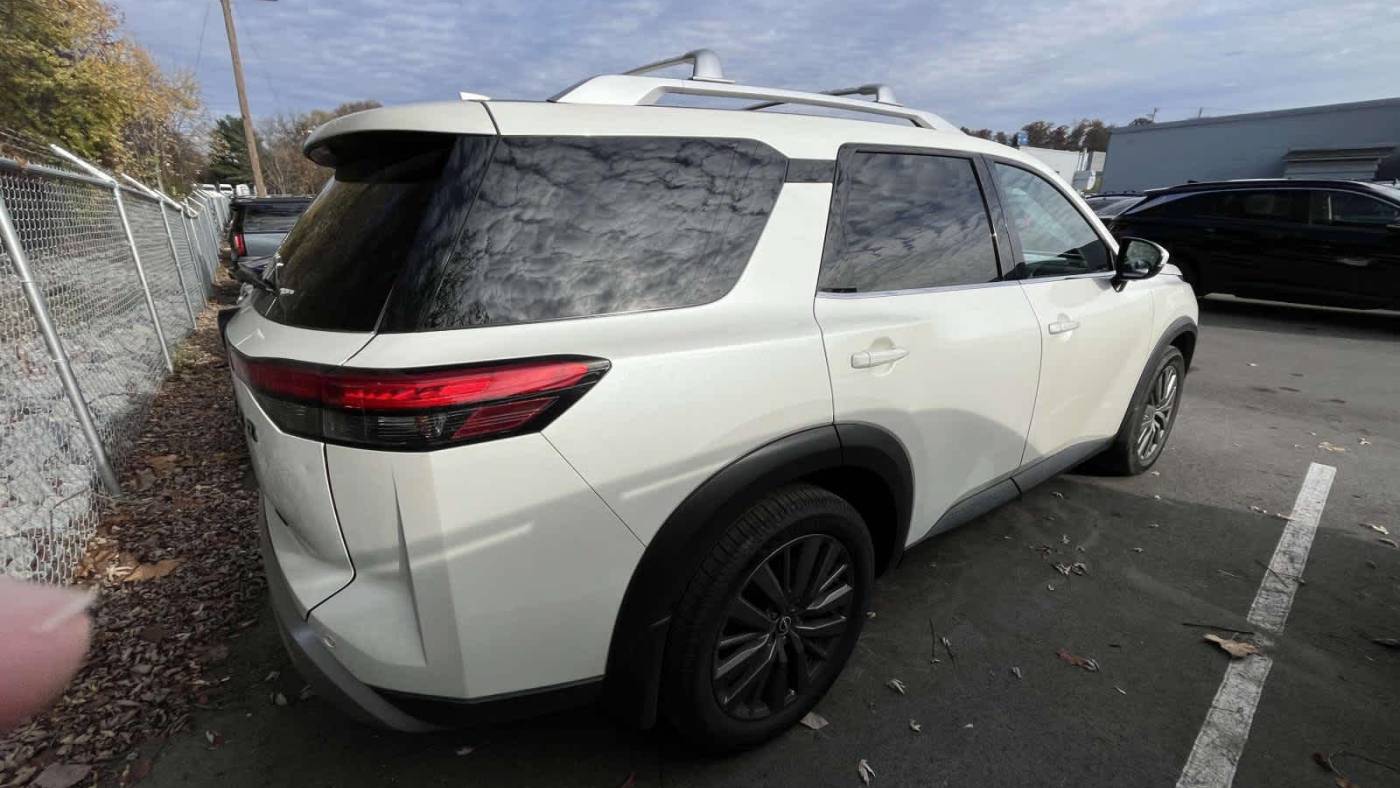 2023 nissan pathfinder sl