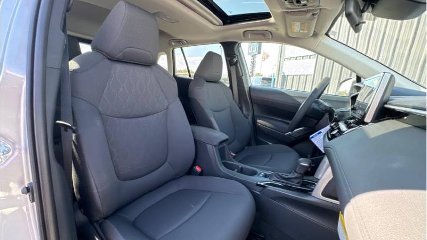 2024 toyota corolla cross le