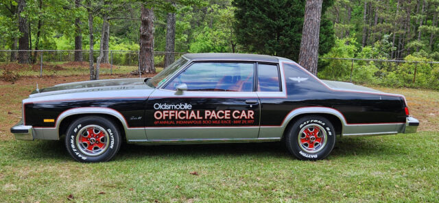 1977 oldsmobile delta 88 pace car