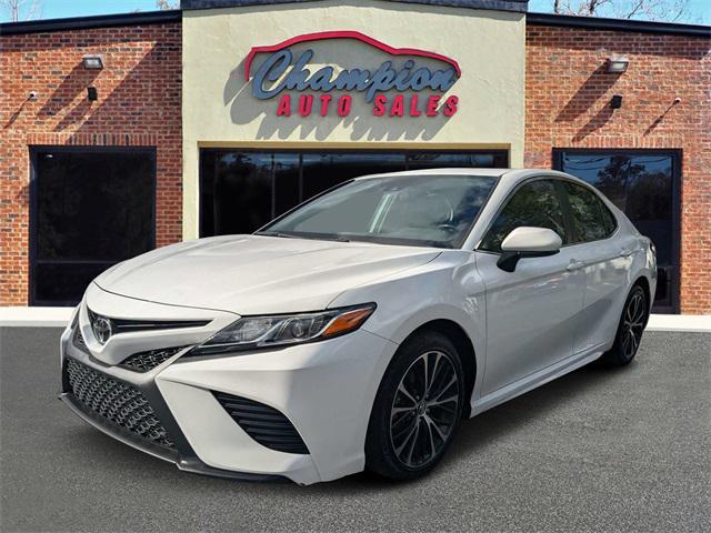 2020 toyota camry se
