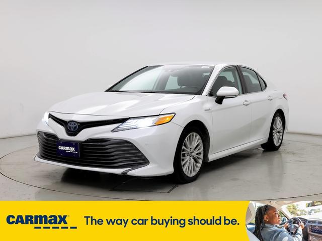 2019 toyota camry hybrid xle