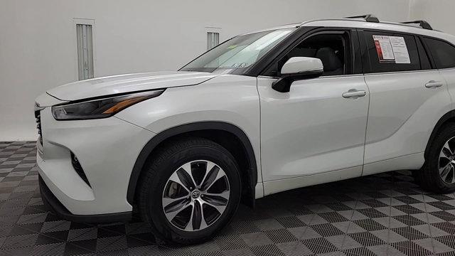 2022 toyota highlander xle