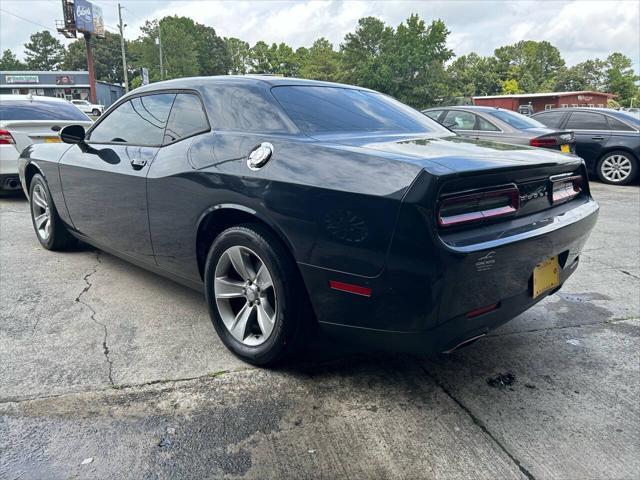 2017 dodge challenger sxt