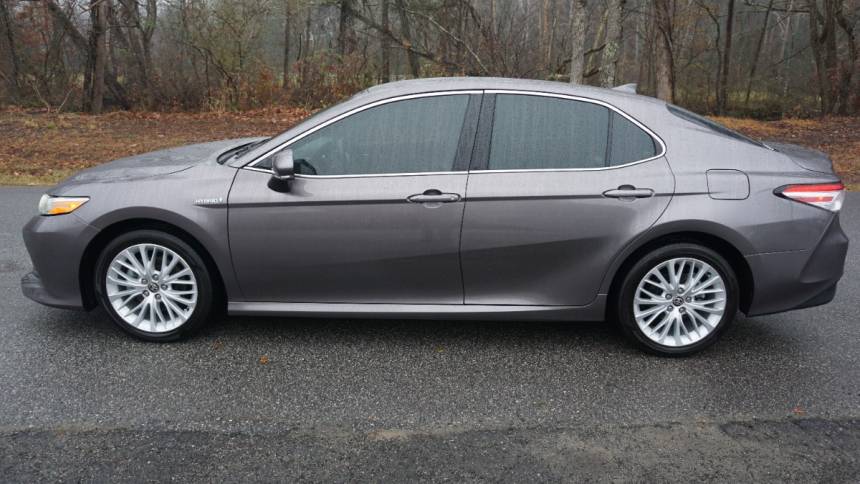 2020 toyota camry hybrid xle