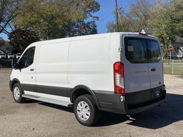 2022 ford transit-250 base