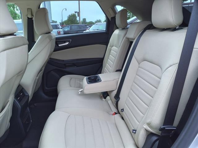2023 ford edge se