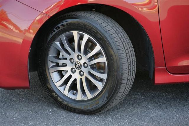 2020 toyota sienna xle