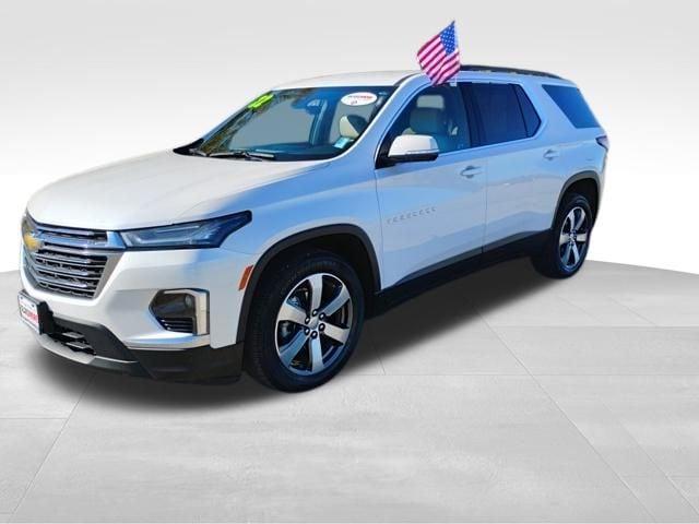 2022 chevrolet traverse lt leather
