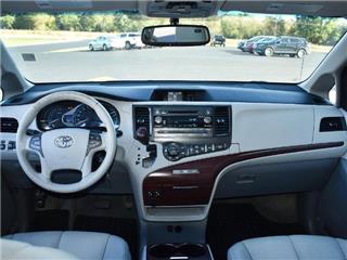 2013 Toyota Sienna xle 7-passenger auto access seat