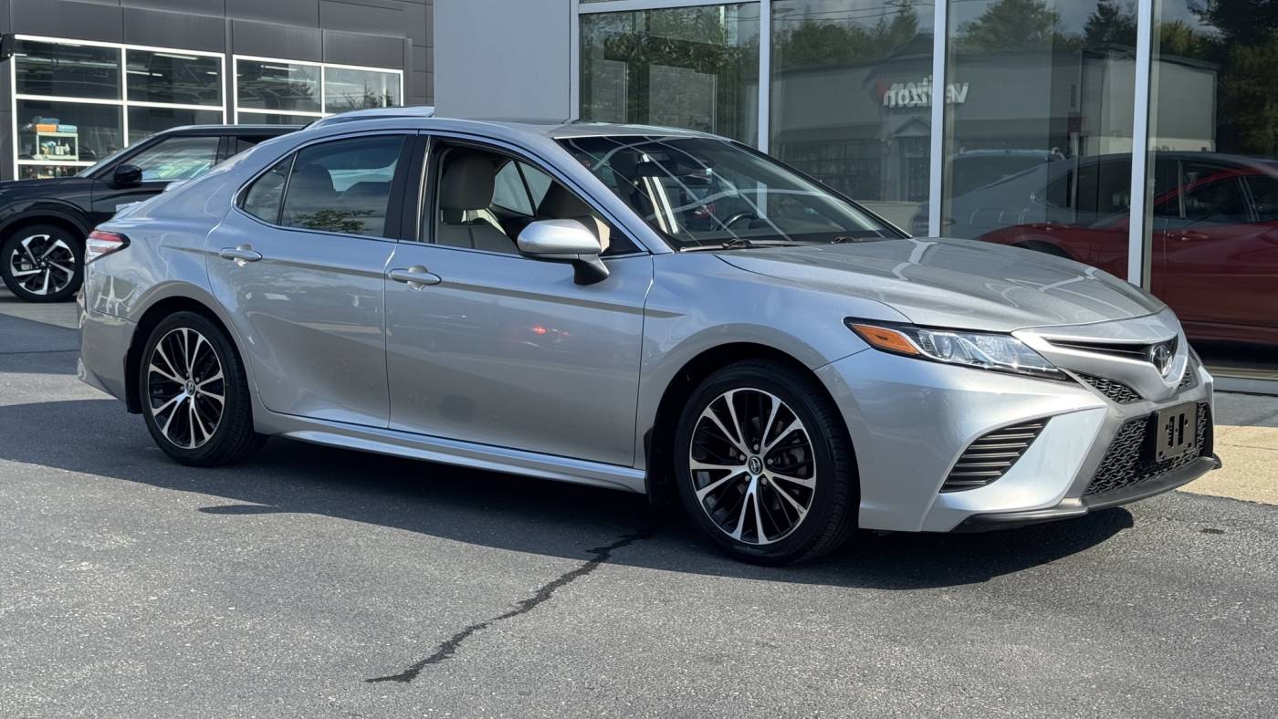 2020 toyota camry se