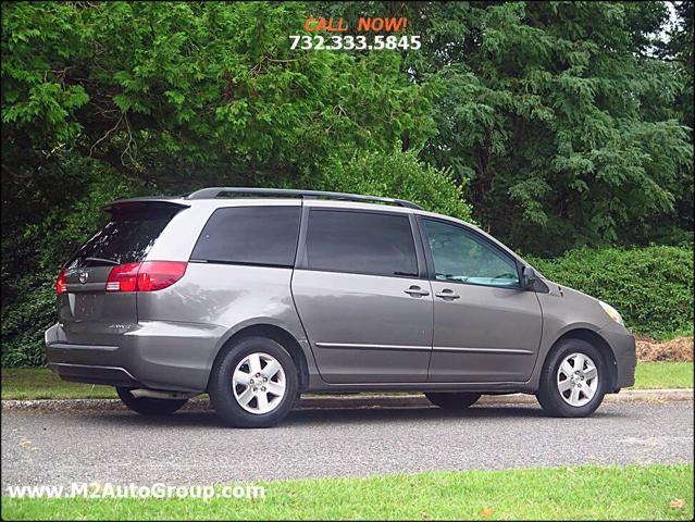 2004 toyota sienna le