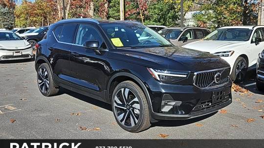 2025 Volvo XC40