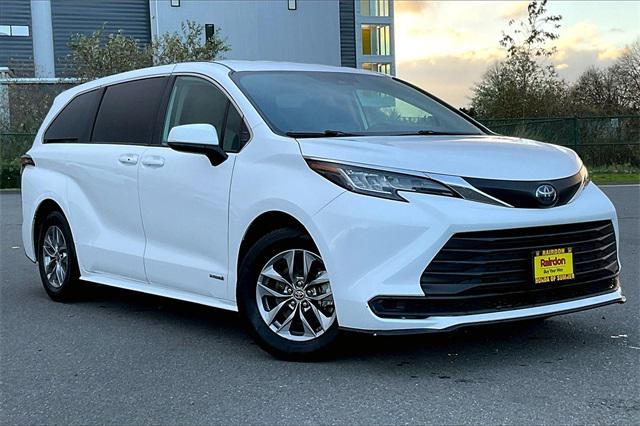 2021 toyota sienna le