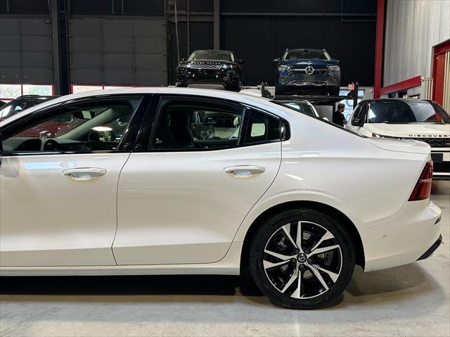 2024 volvo s60 plus dark theme