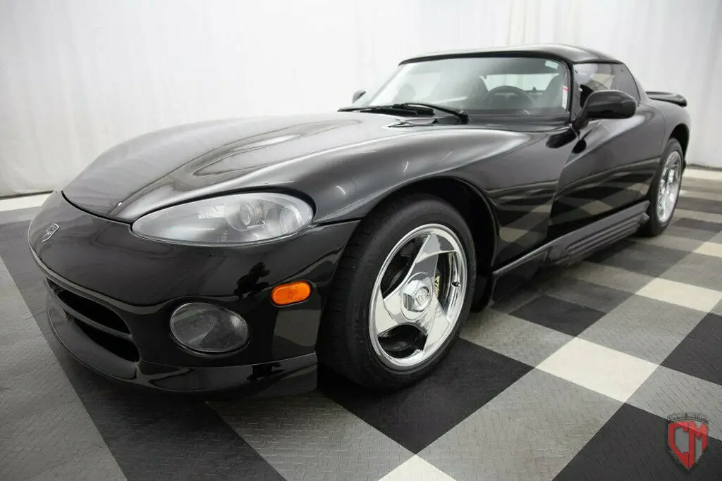 2dr open sports car 6-speed manual - 8.0l v10 engine - 440 hp - boss head unit