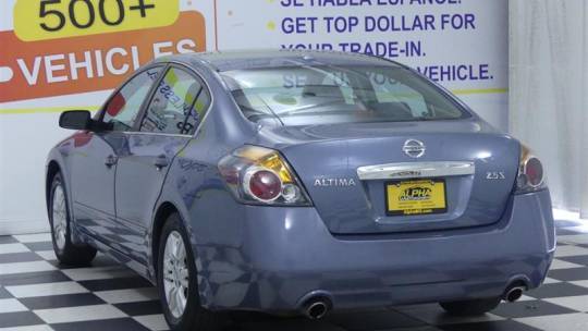 2010 Nissan se