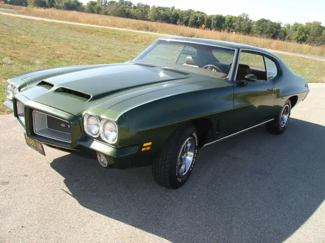 original 1972 pontiac gto 4-speed/ air cond. with 68,395 actual miles phs docs