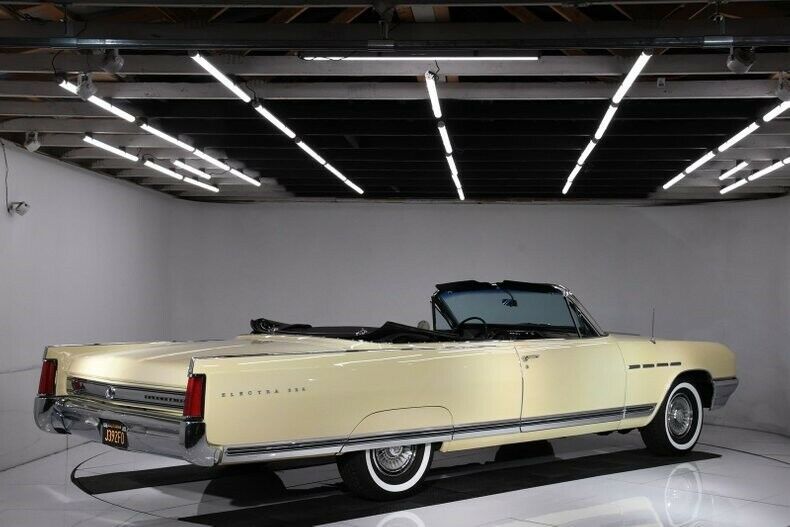 48,900 actual miles! rare console & buckets. its a sweetheart