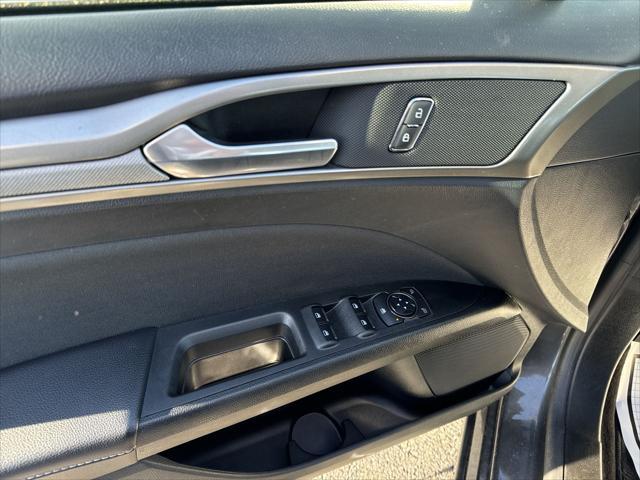 2019 ford fusion se