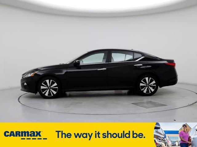 2022 nissan altima sv