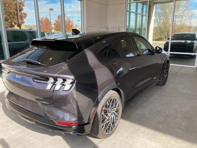 2022 ford mustang mach-e gt