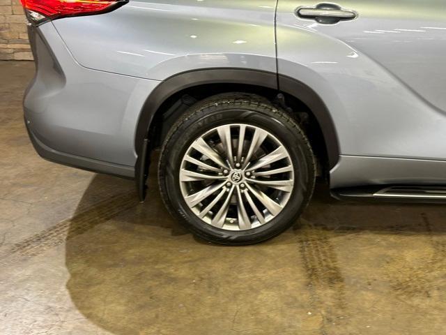 2021 toyota highlander hybrid platinum