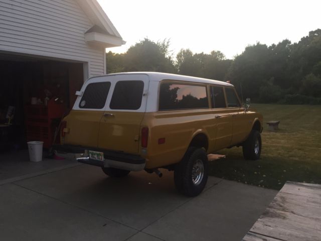 1972 gmc suburban (low reserve)