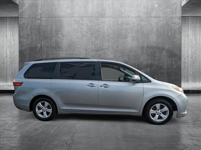 2015 toyota sienna le