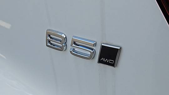 2025 Volvo XC40