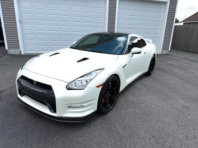 2016 nissan gt-r premium