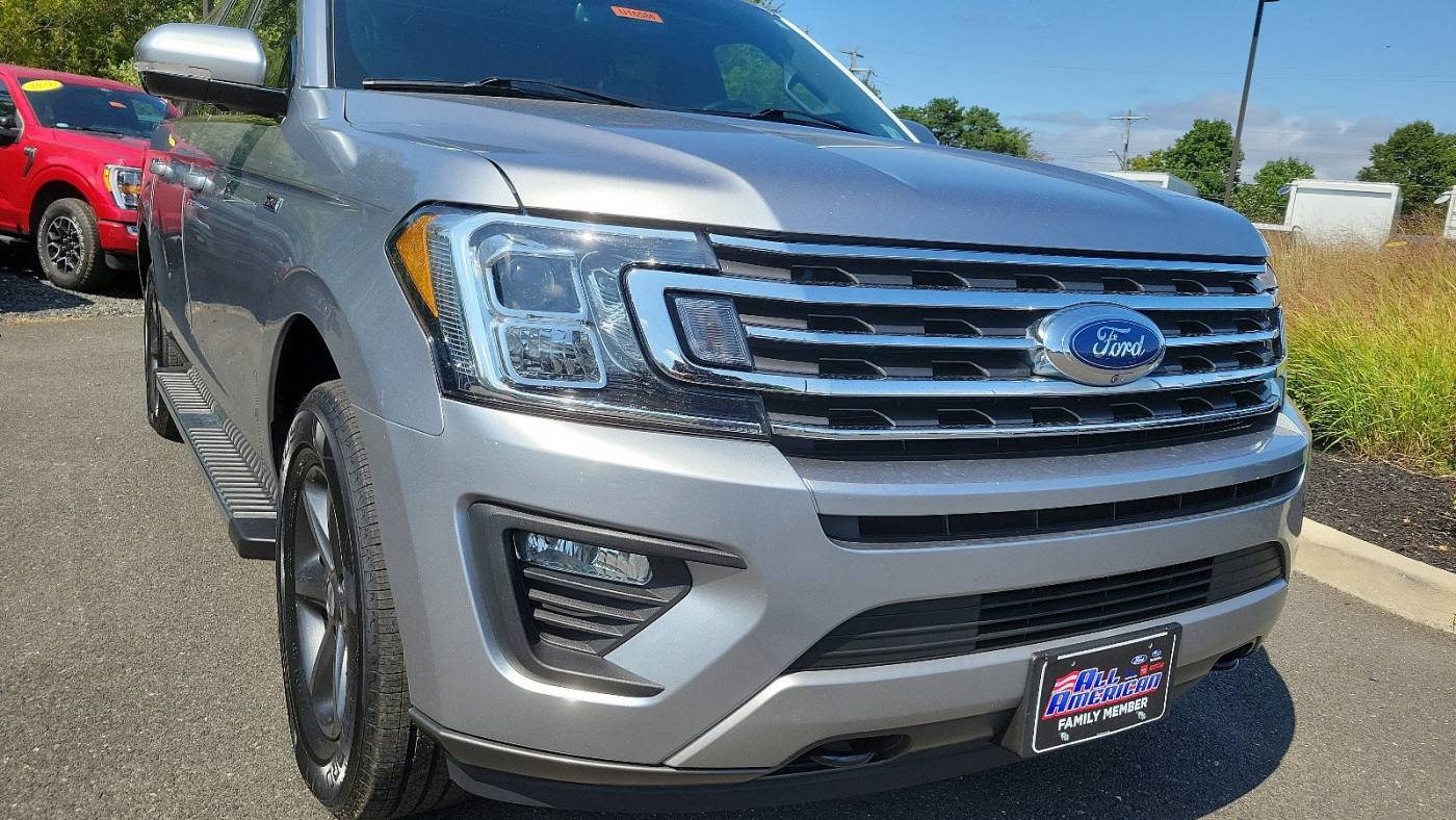 2021 ford expedition max xlt