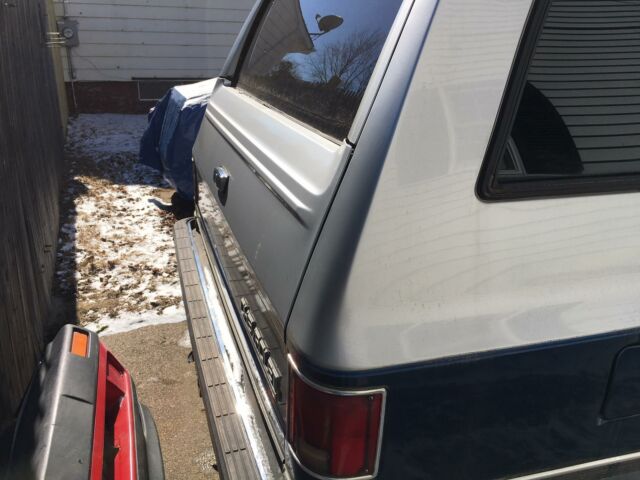 1989 chevrolet suburban 78,893 miles silver and blue sport utility 8 cylinder e