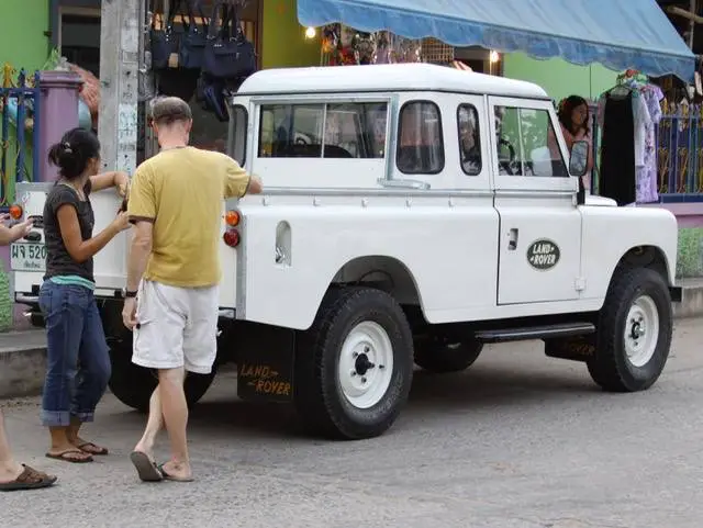 series 3 defender custom- rhd turbodiesel 2dr (extended-cab & safari wagon top)