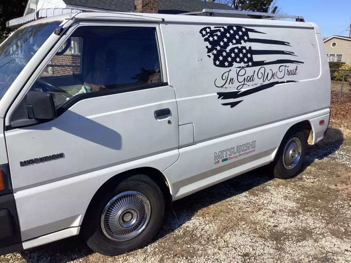 1990 mitshubishi van