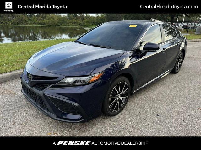 2022 toyota camry se