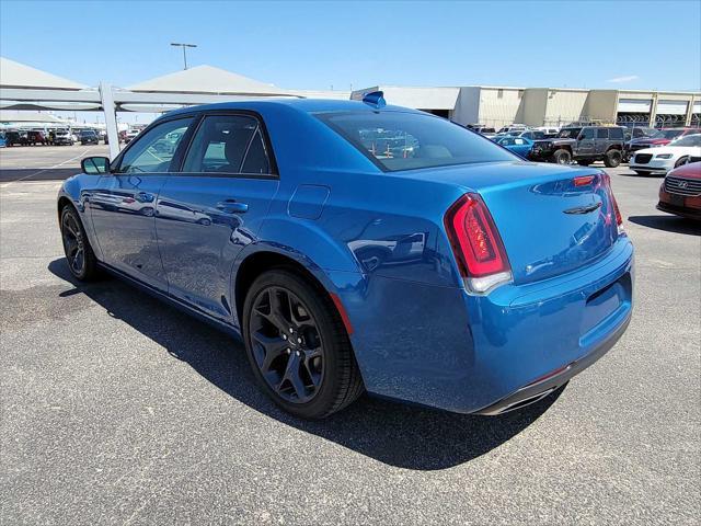 2023 chrysler 300 touring