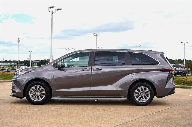2022 toyota sienna le
