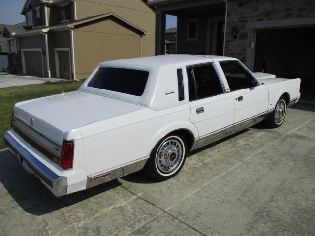 1988 lincoln town car 57k miles signature series super nice!