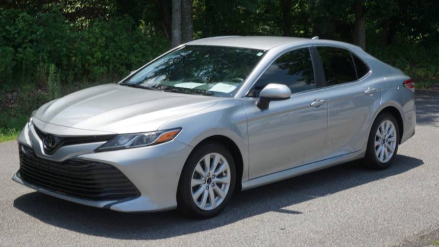 2020 toyota camry le