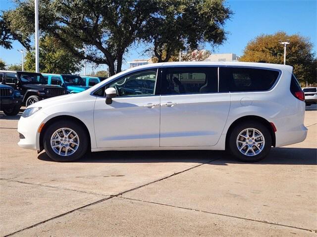 2023 chrysler voyager lx