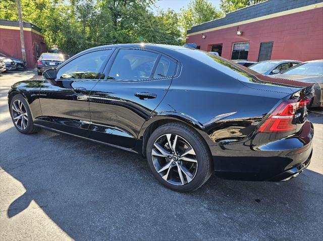 2023 volvo s60 b5 core dark theme