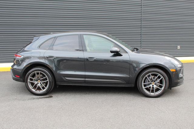 2022 porsche macan base