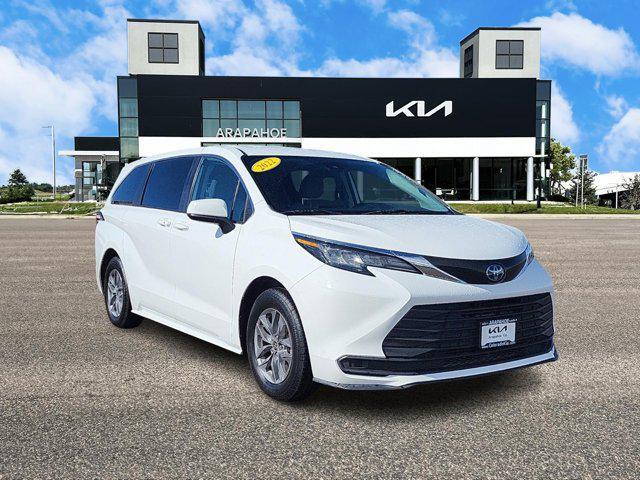 2022 toyota sienna le