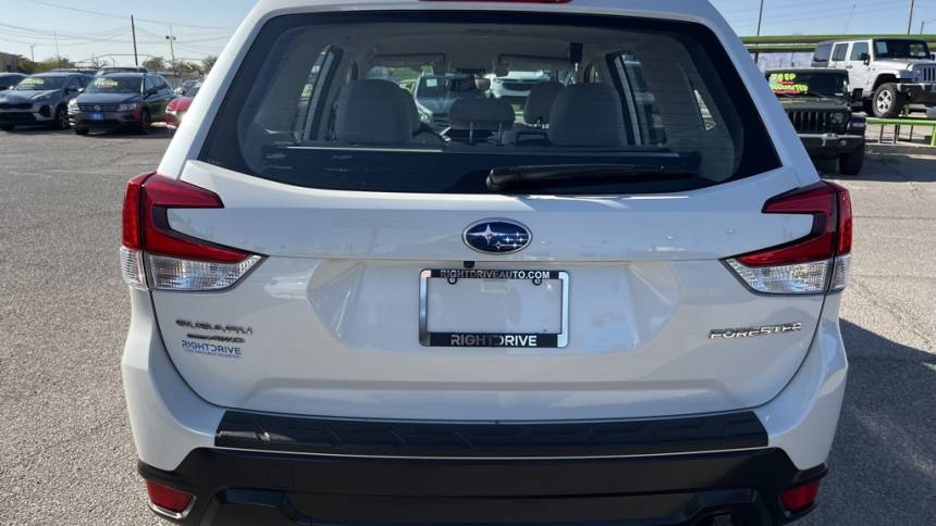 2021 subaru forester base