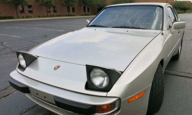1984 porsche 944 base coupe 2-door 2.5l 4-cylinder 5-speed silver excellent cond
