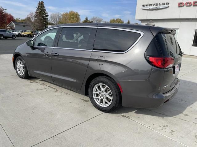 2022 chrysler voyager lx